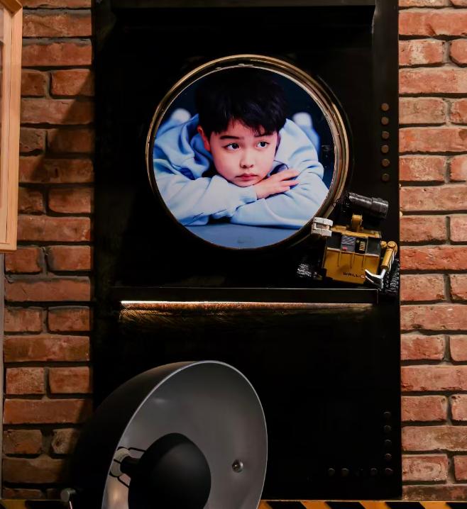 佟丽娅陈思诚合体为儿子庆生，董璇母女惊喜现身，10岁朵朵像爸爸