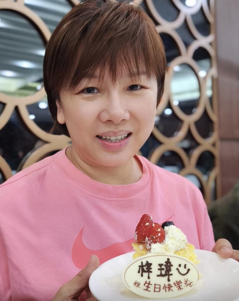 57岁TVB绿叶赴韩国做医美，称不满样子像师奶，出演师奶角色30年