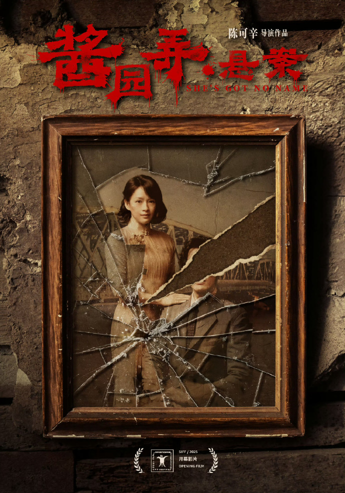章子怡越老越富态，穿蓝色露背装衬出“奶白肌”，珠圆玉润太美了