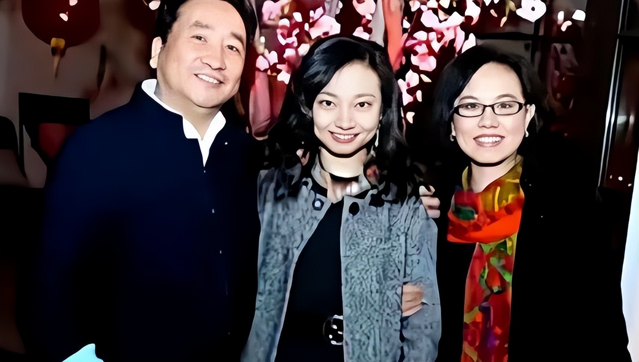 人前光鲜人后心酸，75岁总往国外跑的姜昆，女儿姜珊成了\心病\