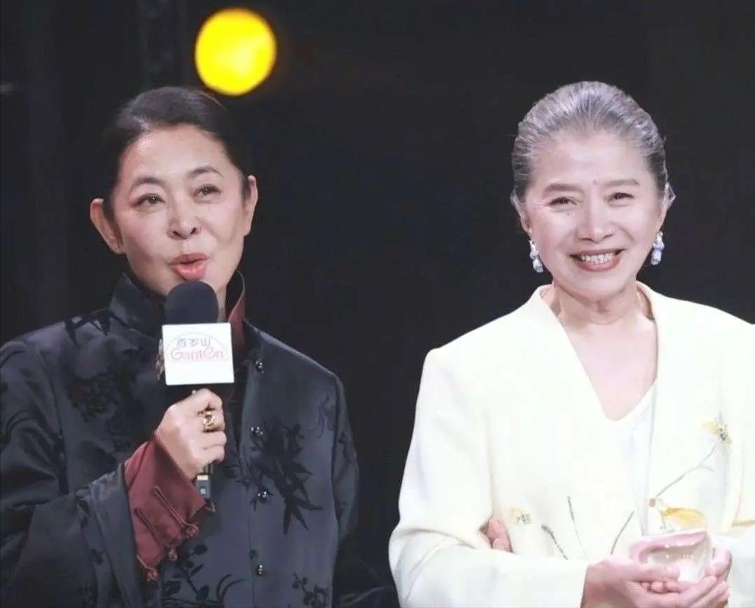 央视公开\点名\迟蓬，释放两大信号，原来杨幂一个字都没说错
