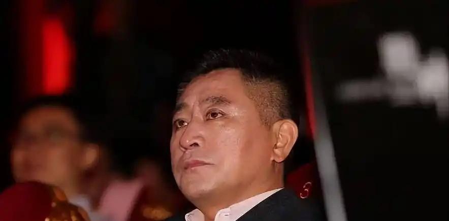 央视名嘴，57岁终得良缘，迎娶北师大教授，温婉大气气质绝佳