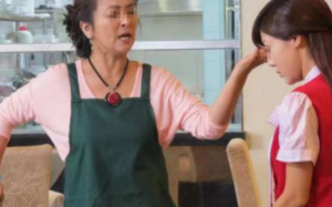 婚后五年没怀孕，婆婆天天逼我喝中药，丈夫装看不见。我提离婚婆婆立刻献殷勤，一盘红烧肉却让丈夫口吐白沫