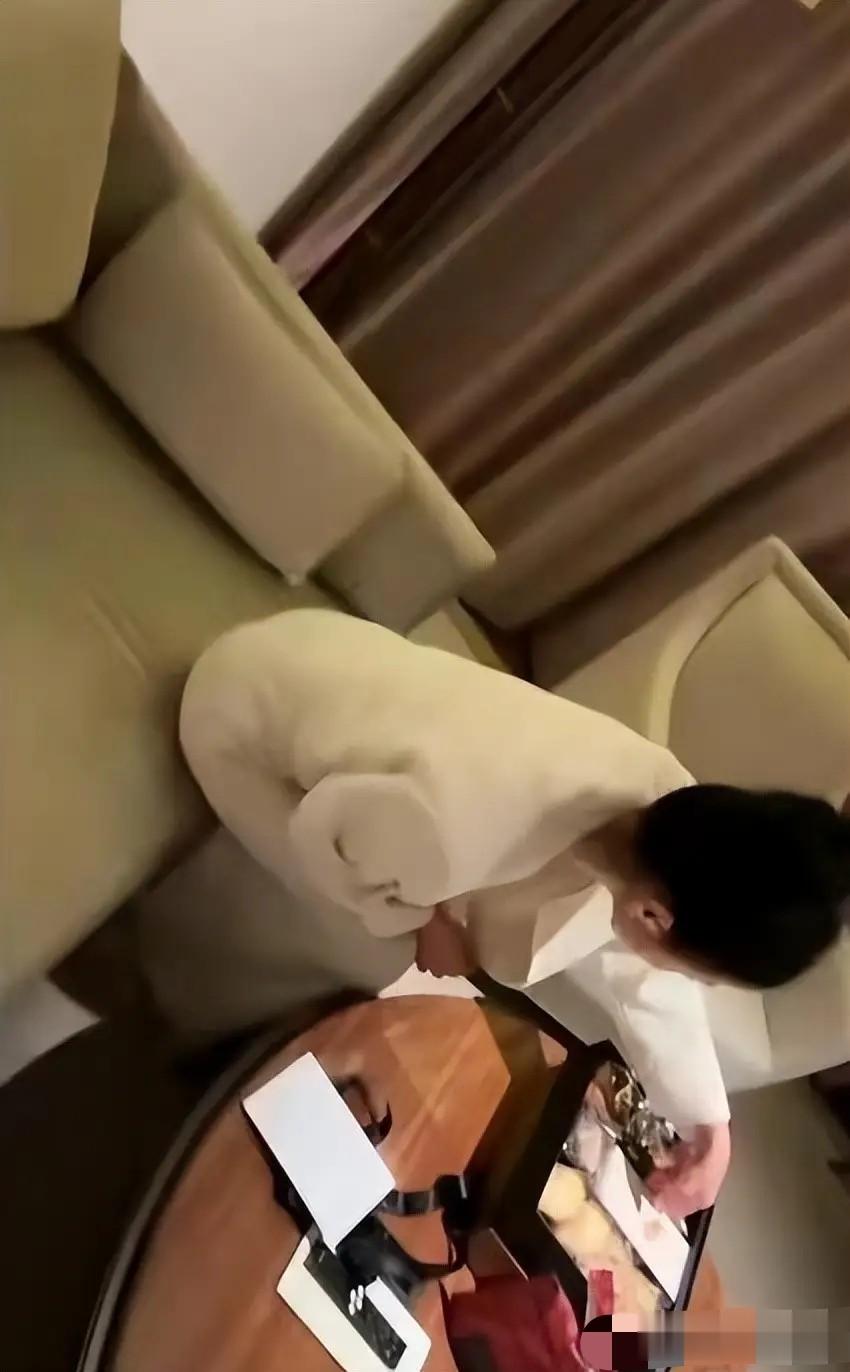 马筱梅回应不和俩娃同住隐情，曝张兰富人区别墅，二月行程太意外