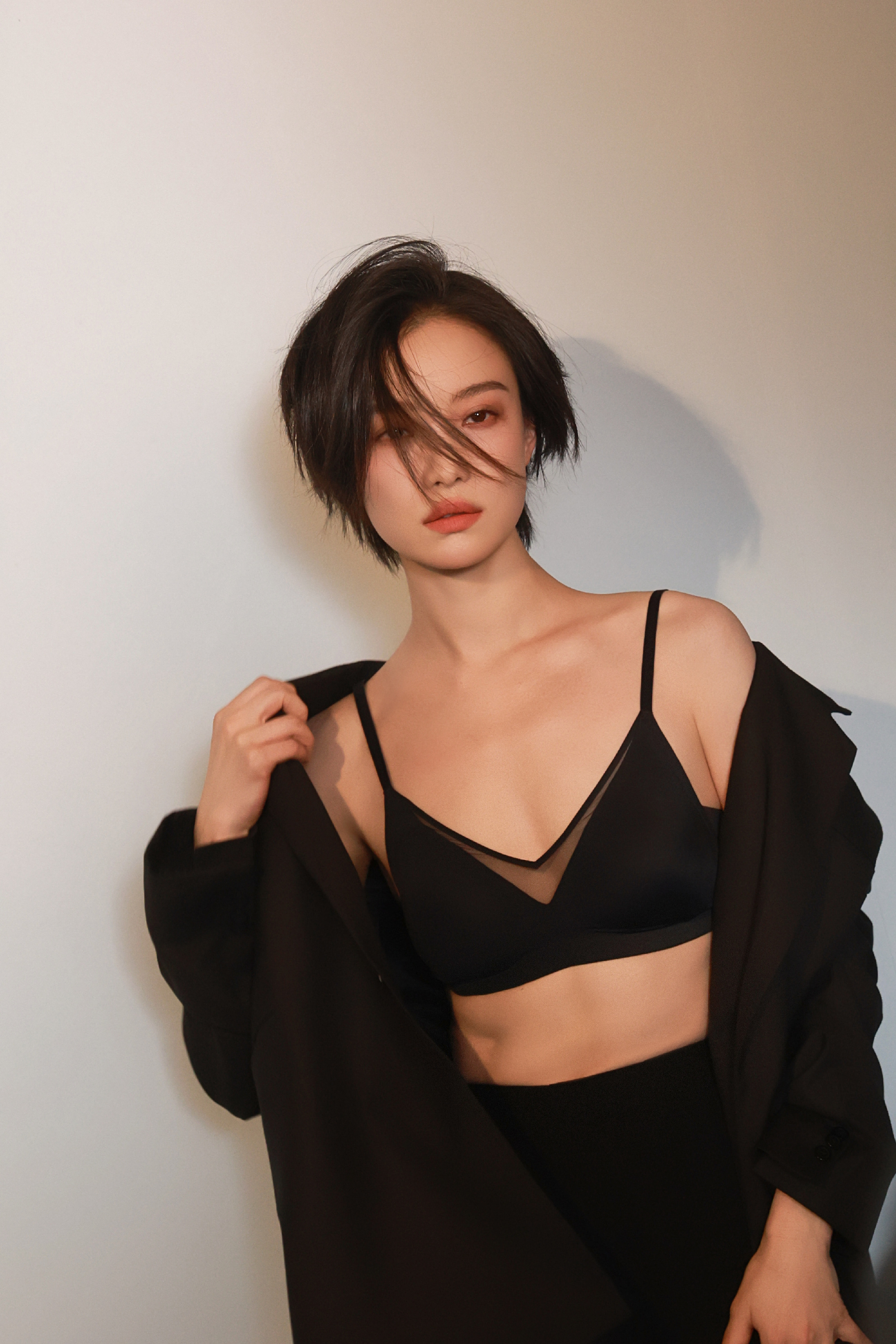 倪妮最新内衣造型