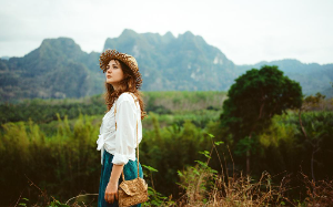 暗恋我多年的嘴硬竹马赌气否认婚约后，我松了一口气，正好，他室友正闹着要名分呢