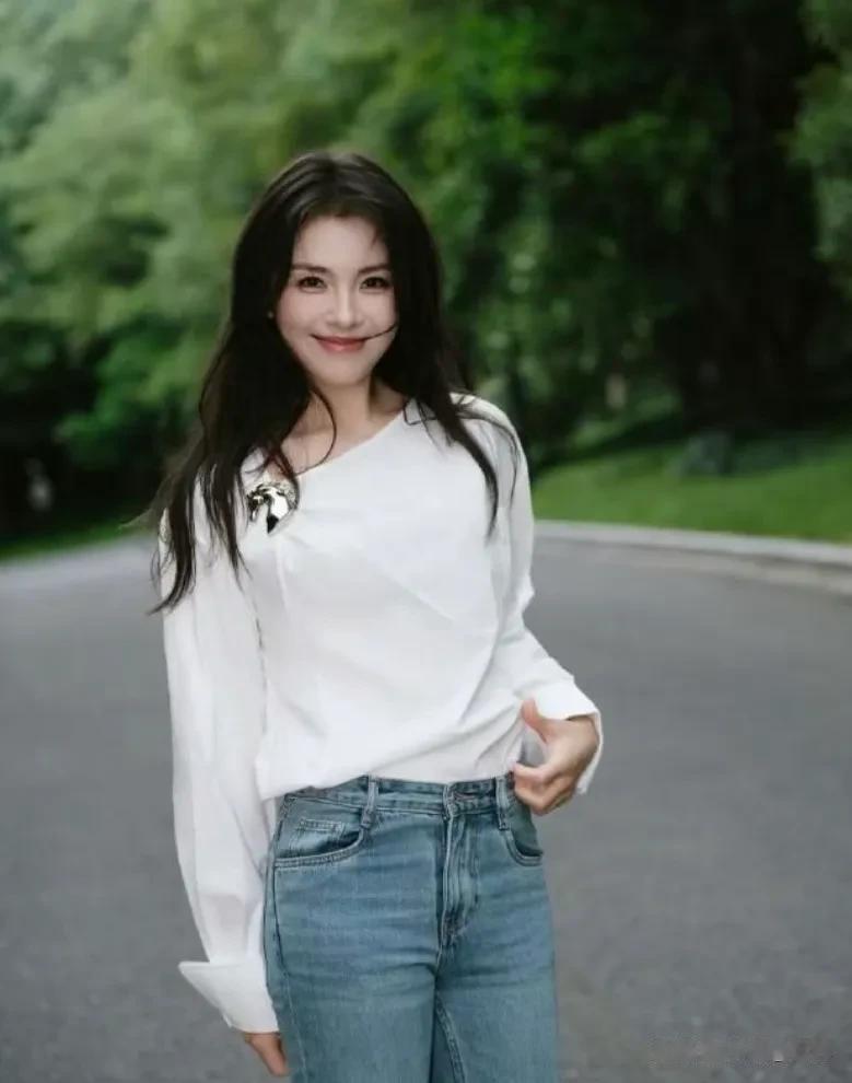 刘涛不愧是公认的“国民媳妇”，这种温婉端庄的气质谁不想娶回家