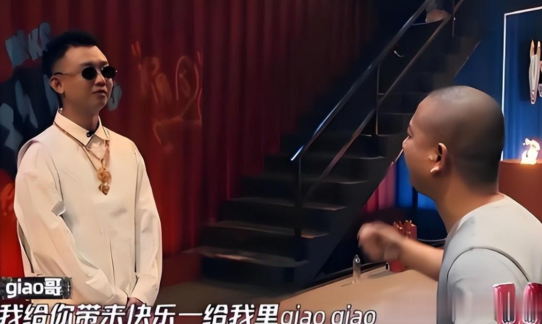 无才无德,装疯卖傻,一肚子草包,是谁捧红了这些跳梁小丑?