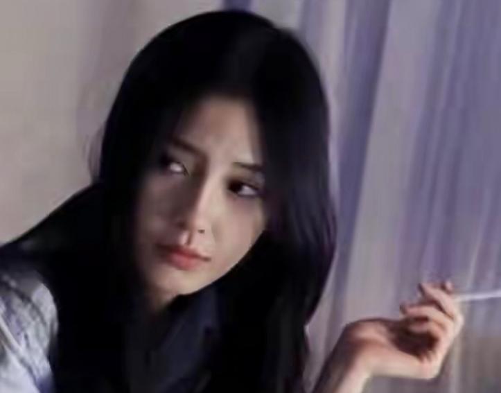 表面是仙女,背地里却是“老烟枪”的女星,真是让人意外