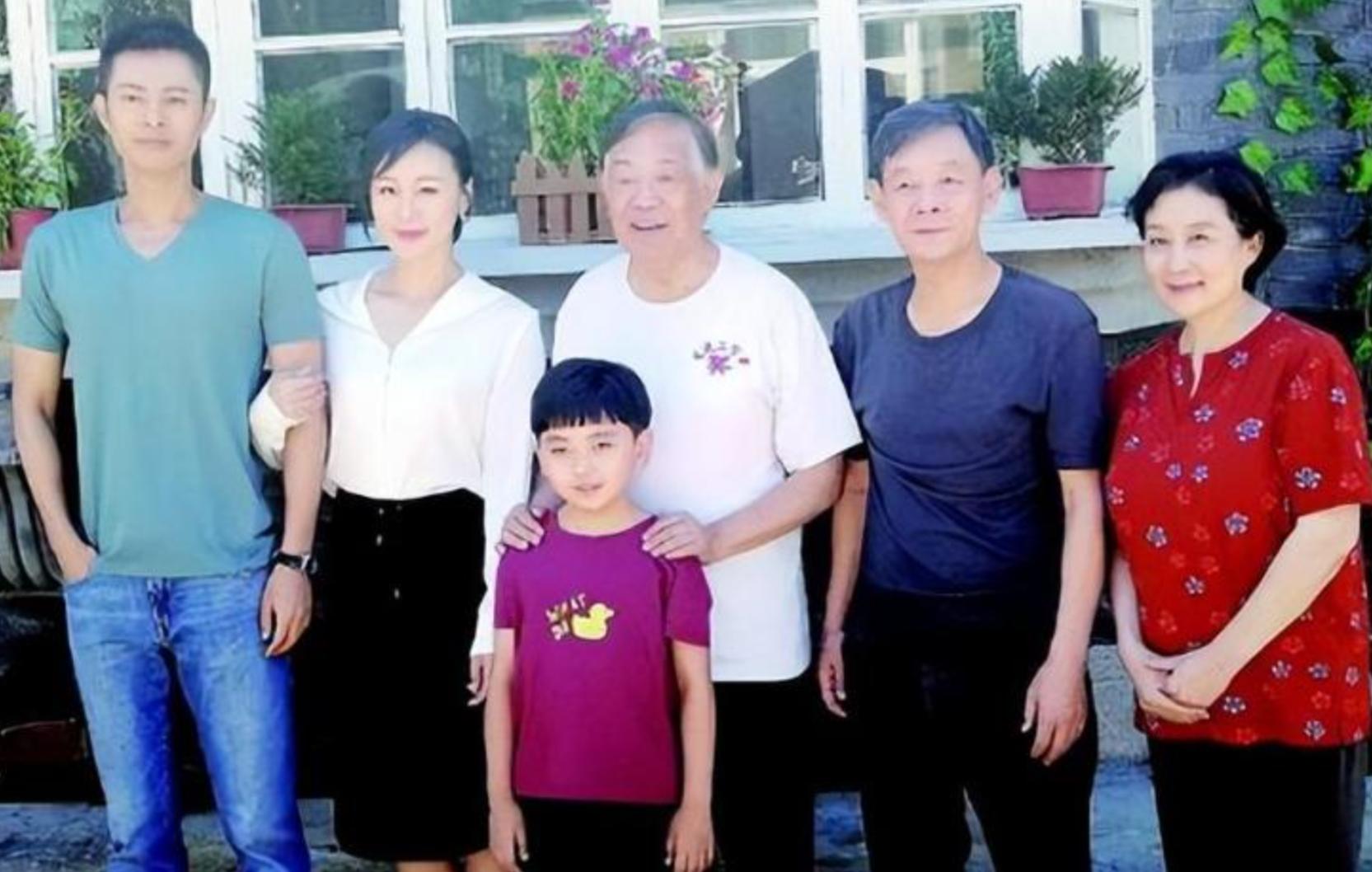 83岁老戏骨高明近况:儿子高亮去世1年,儿媳成他和妻子晚年依靠