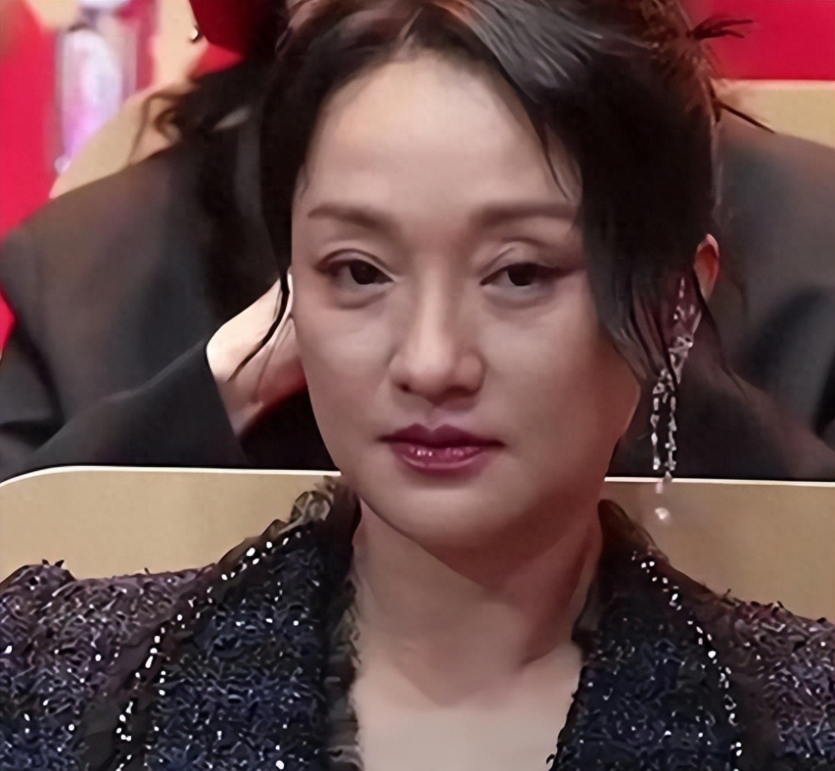 不装了! 51岁周迅新恋情曝光, 男方身份被扒，担心的事还是发生了