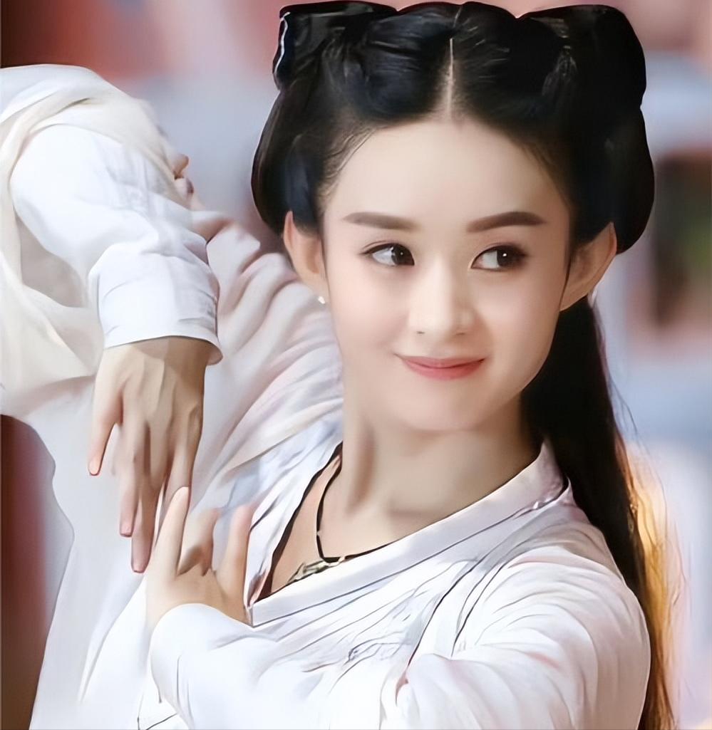 打拼多年，赵丽颖也没想到，如今33岁的亲弟弟竟成了自己的救赎