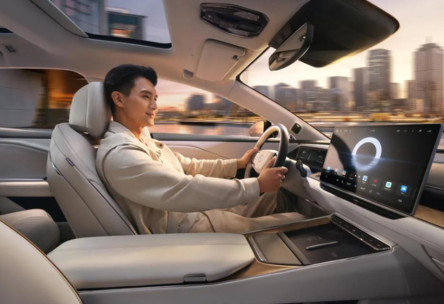華為車機、小米生態、momenta智駕，豐田搞出臺“縫合怪”汽車！