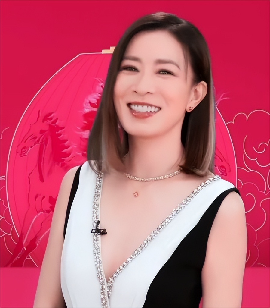 成都这一夜，王玉雯真空，佘诗曼穿深V，却被虎背熊腰的小咖抢镜