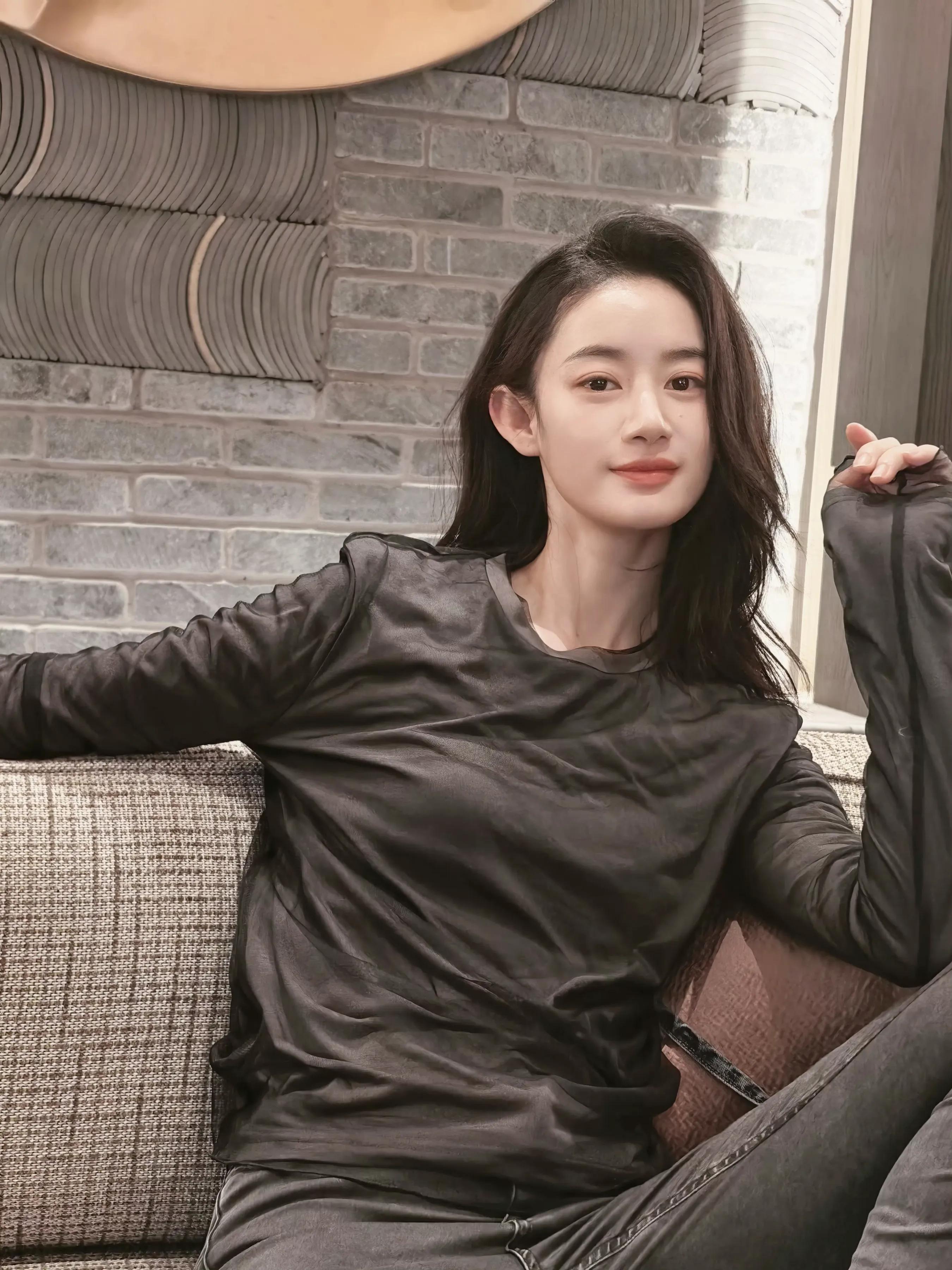 郭晓婷，女明星的春日穿搭。