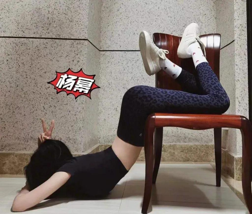 女明星们张天爱柳岩杨幂穿瑜伽裤，身材好爆了！