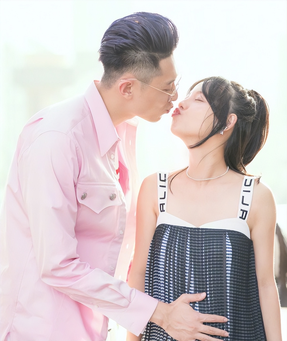 上嫁吞针！“小三”成功上位，买超全家认可，张嘉倪的体面成笑话