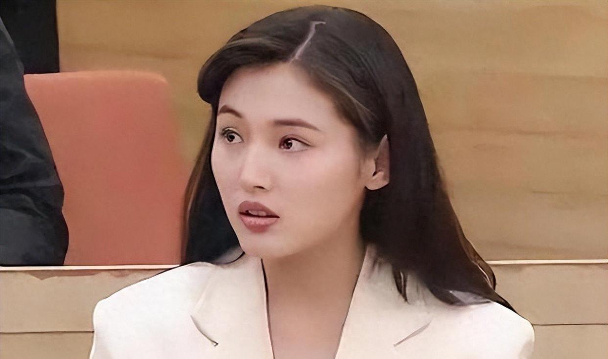 女星张延：嫁给比自己大5岁的香港丈夫，婚后育有一女，如今女儿颜值更胜一筹