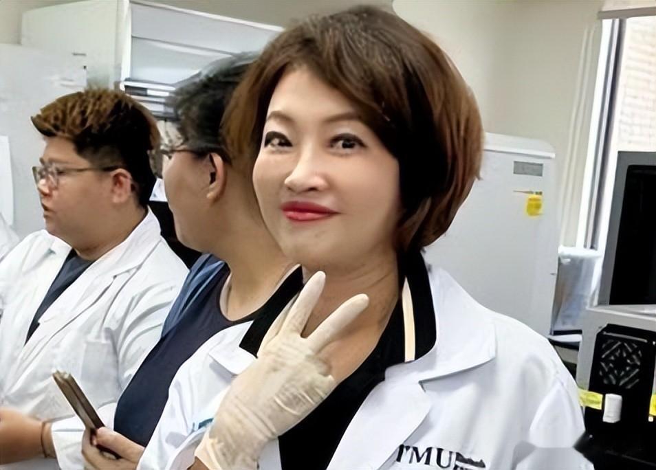 56岁女主持离世，住院前1周还在录新闻！从确诊到离世仅29天