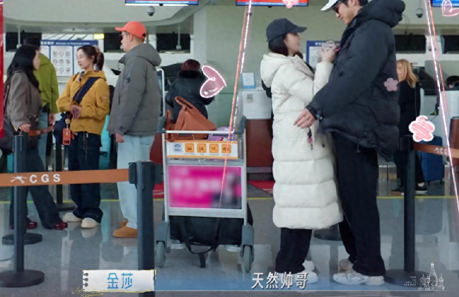领证结婚2个月后，43岁金莎公开想要生宝宝，自称在看小孩的学校