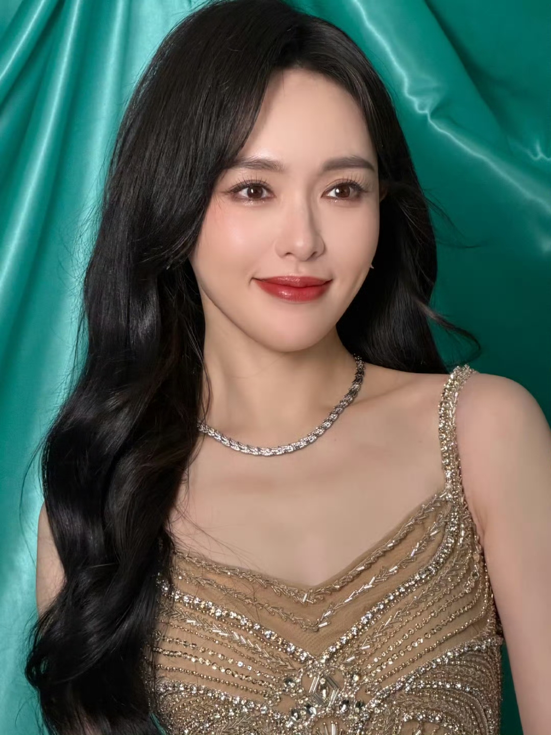 唐嫣鎏金抹胸连衣裙