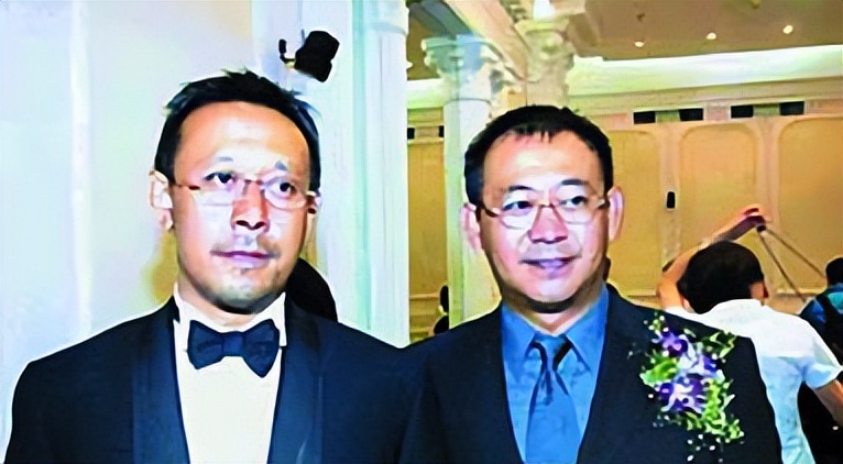 姜武一家住北京四合院豪气，和儿子一起挂灯笼，妻子女儿出镜漂亮