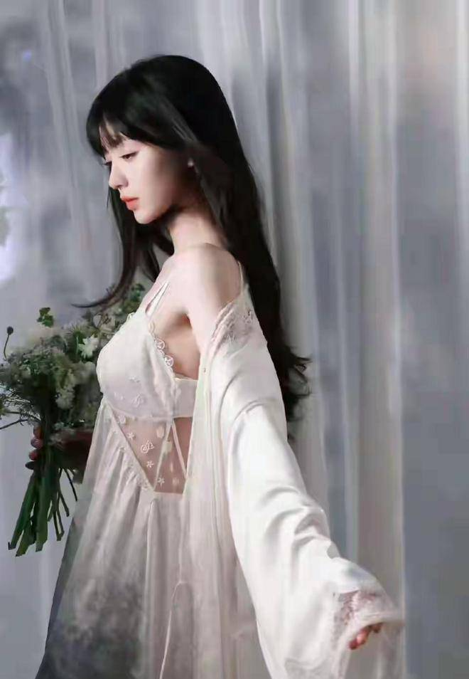 田曦薇：美到出圈，也争议缠身