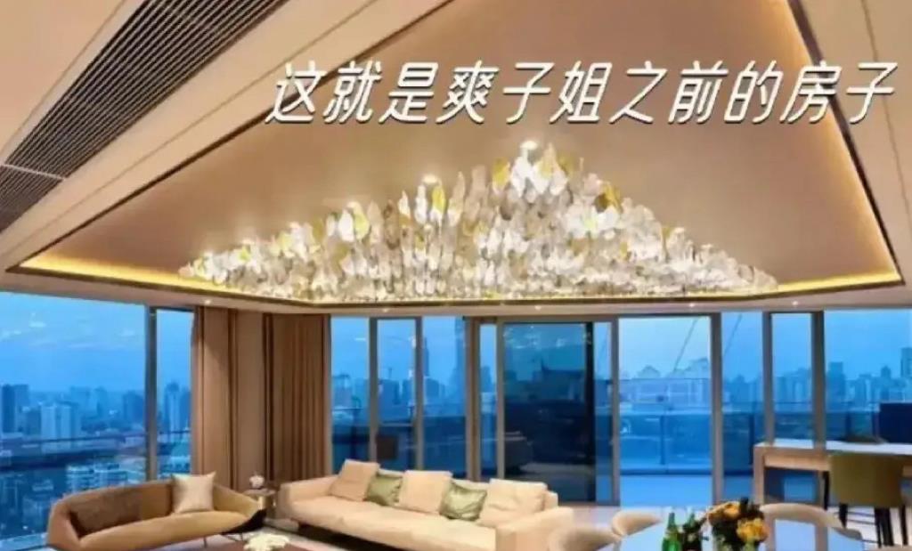 封杀五年后，34岁郑爽在美直播与粉丝重聚，面部僵硬发际线稀疏