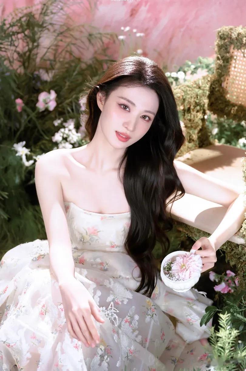 王楚然展现清冷仙气！玉骨清姿遗世独立，静态动态都能经受考验