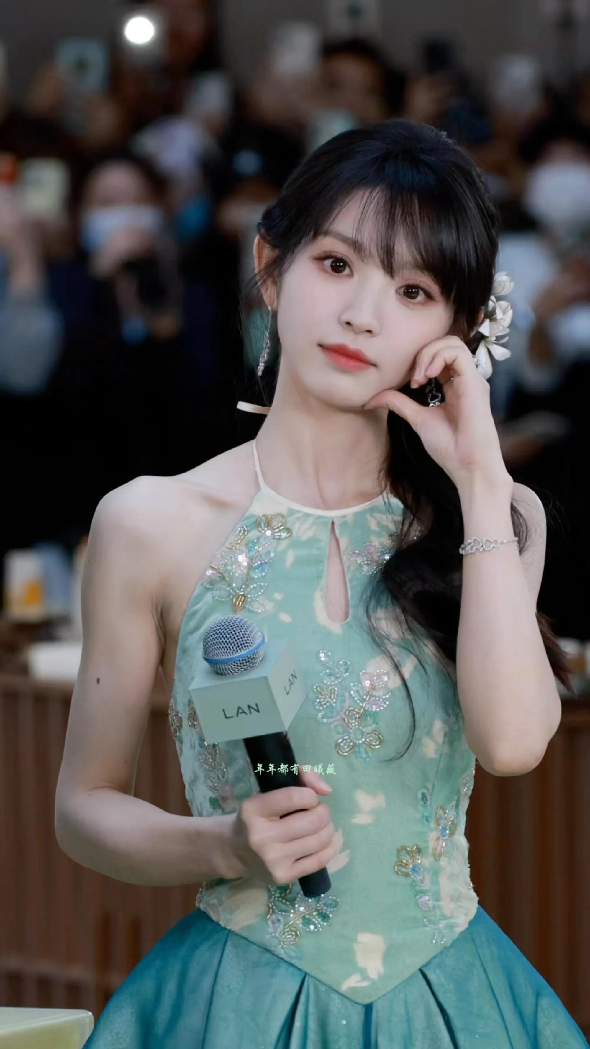 田曦薇活动美图