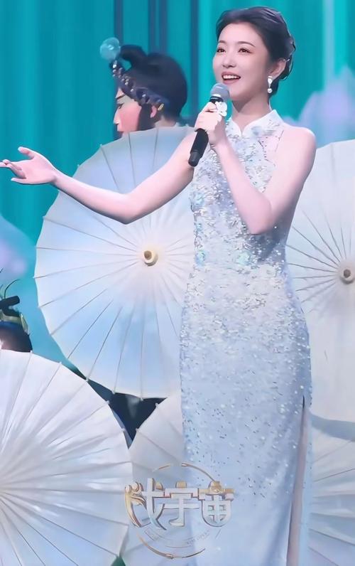 李云霄的美貌无需多言