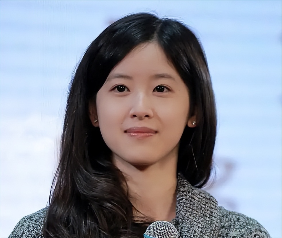 刘强东的老婆章泽天，生了3个娃还能保持这身材，确实厉害