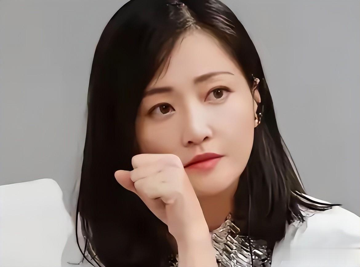 她17岁拿影后,32岁闪婚隐退十年,42岁离婚复出,如今成人间清醒