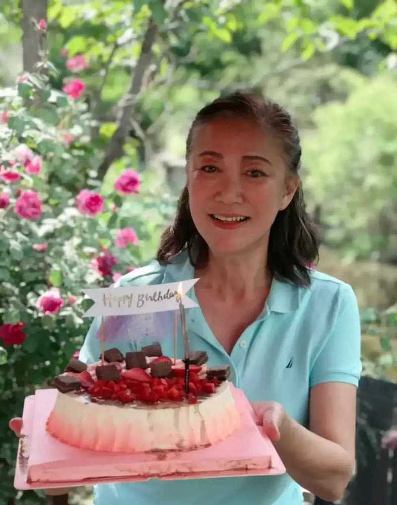 原来他们是父女，都是知名演员，20多年隔阂难消除，他69岁仍单身