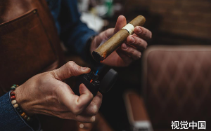 伺候局长五年不如人家有个好舅舅？他反手3张照片，送关系户滚蛋！