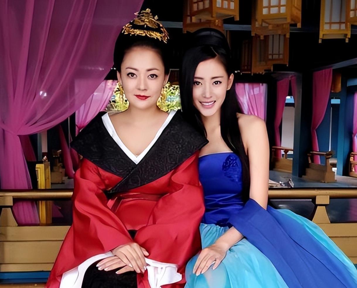 顶级负心汉！成名后与救命恩人离婚娶小三，如今前妻红了他糊了