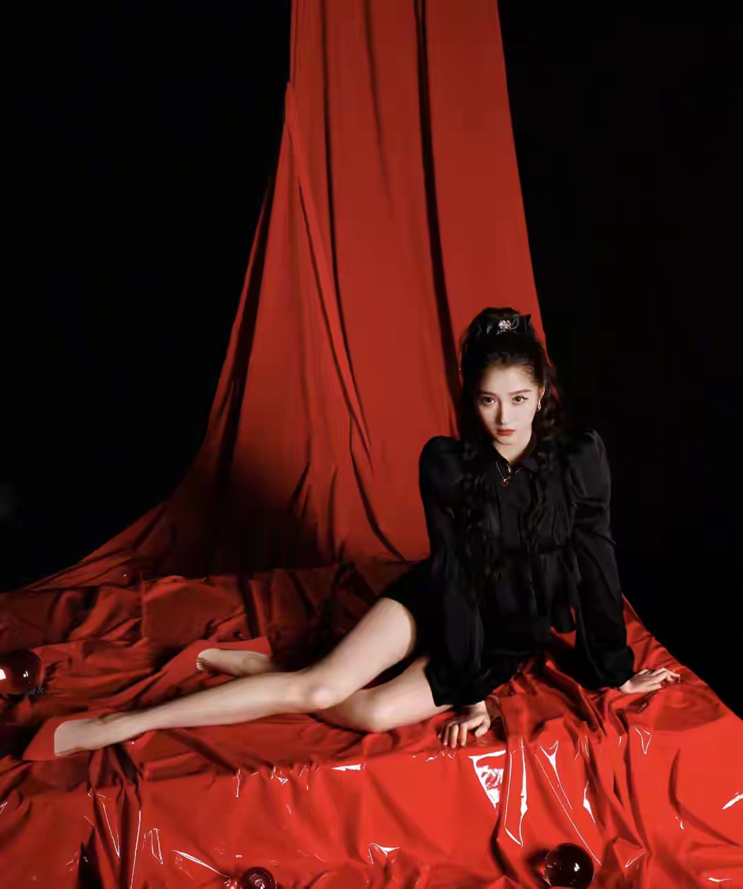 关晓彤，长腿女神，时尚又迷人