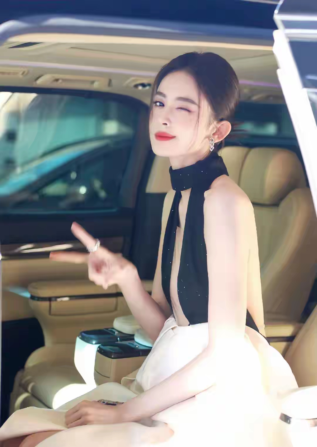 古力娜扎现场生图俏皮可爱太美了