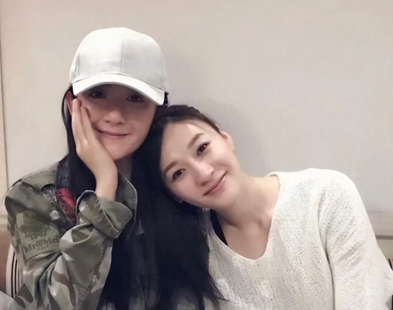 太窒息了！谢娜爆料浪姐录制时厕所门是锁的，李小冉无奈憋到爆！
