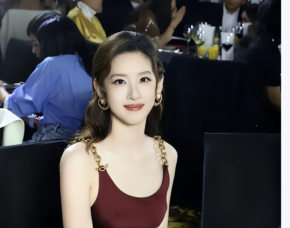 刘强东的老婆章泽天，生了3个娃还能保持这身材，确实厉害