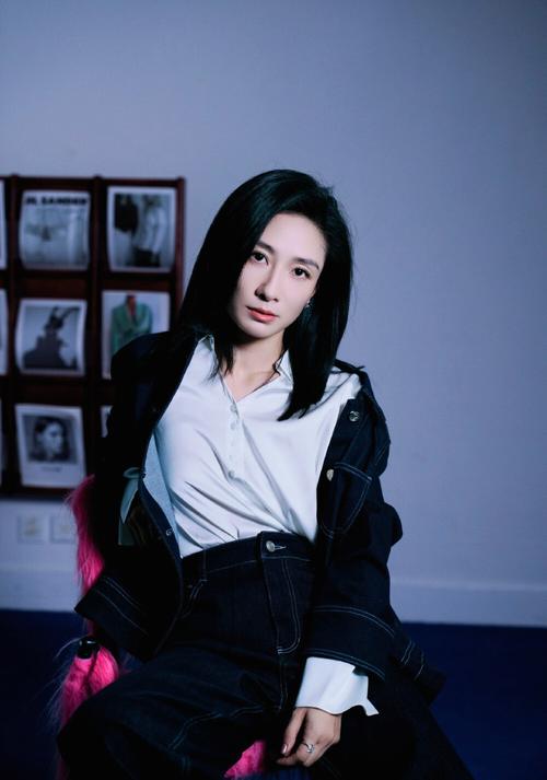和前夫分道扬镳后，她和9岁女儿相依为命，如今又成粉丝的意难平
