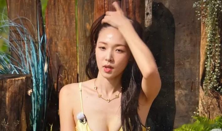 韩国女星节目上一次撩4男，被封“最强海后”，超狂背景曝光