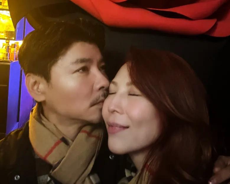 婚后18年，蔡少芬张晋“模范夫妻”不装了：我们忍了对方好久……