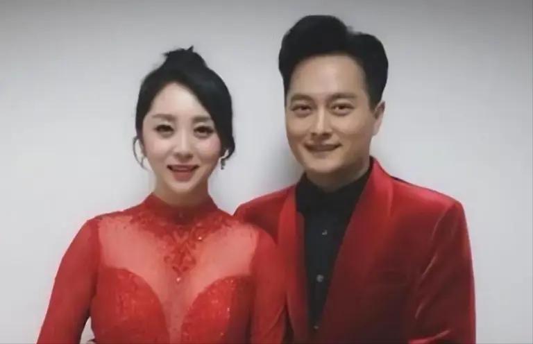 她靠星光大道一炮而红，却因当小三前途尽毁，如今沦为了家庭主妇