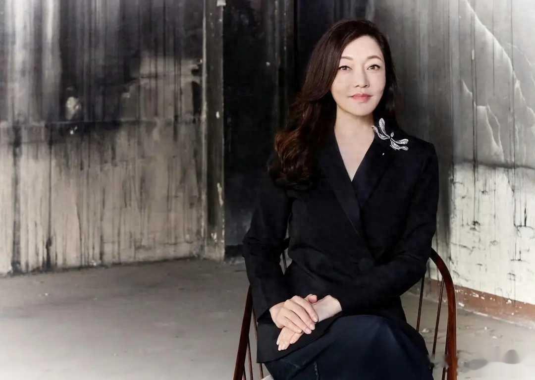 林世玲携男友李政宰出席正大谢家儿媳晚宴，与郎朗老婆吉娜等同框
