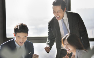 我历尽辛苦帮公司追回3千万货款，结果年终老板就分了我一张白纸；我果断离职，剩下的货款就让别人去追吧