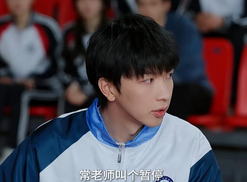 原来他就是肖战儿子，和王楚钦是发小，长相高大帅气，还去拍短剧