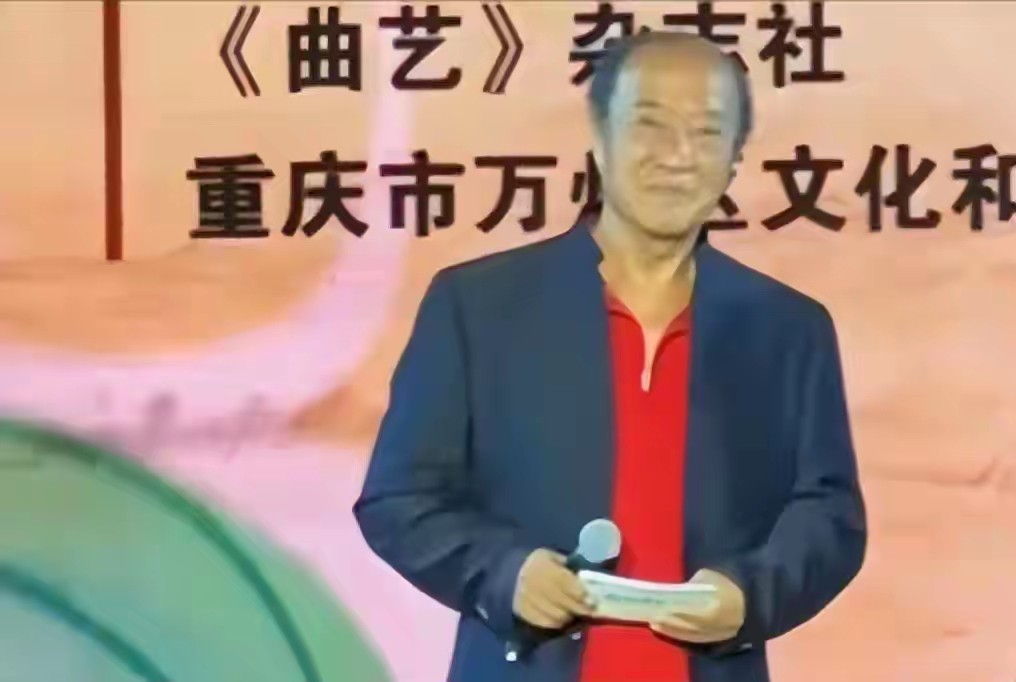 冯巩也没想到,家产尽失的牛群,如今终于找到了晚年的“依靠”