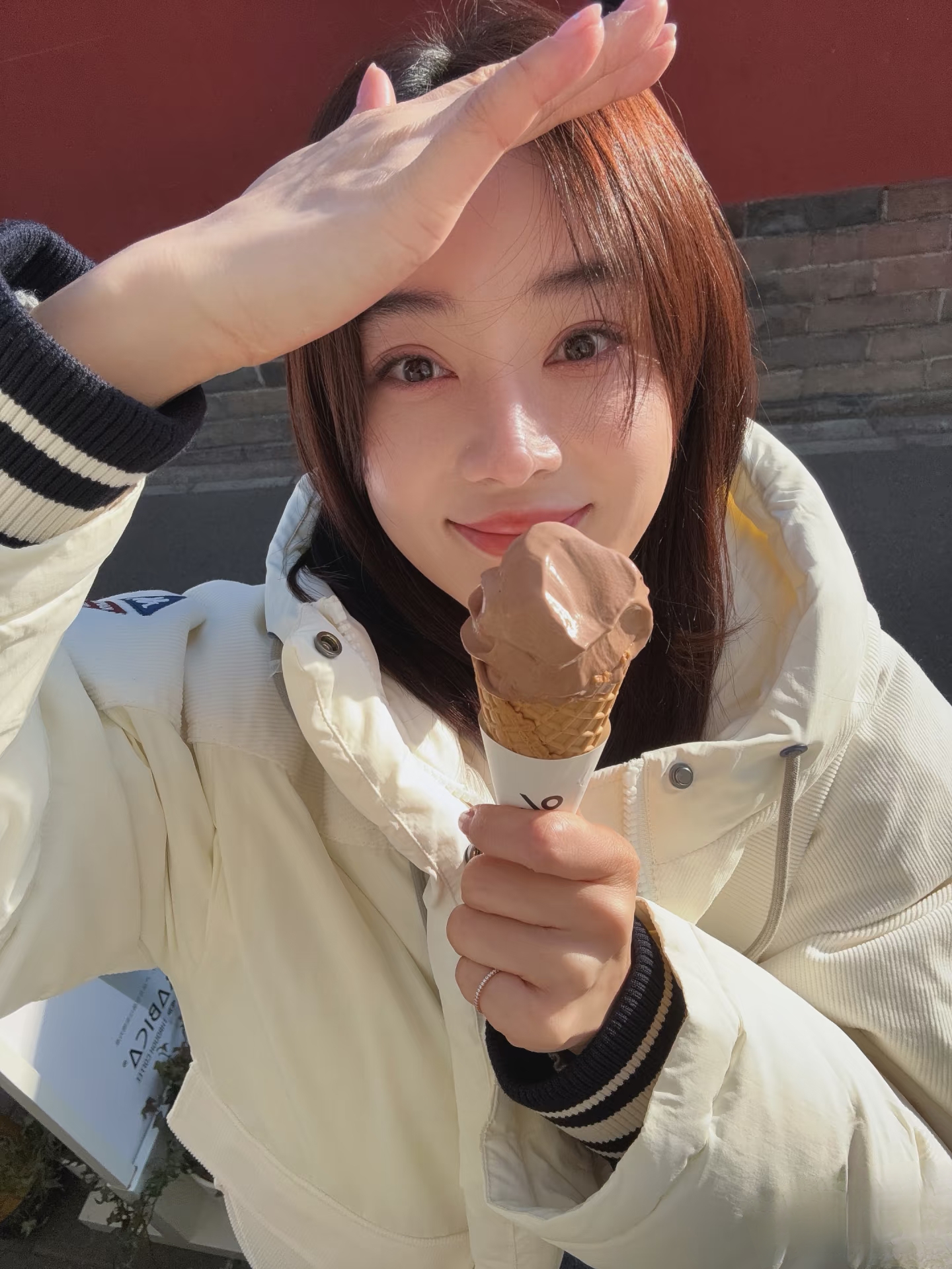 袁姗姗分享美照并配文，自然能量是大补