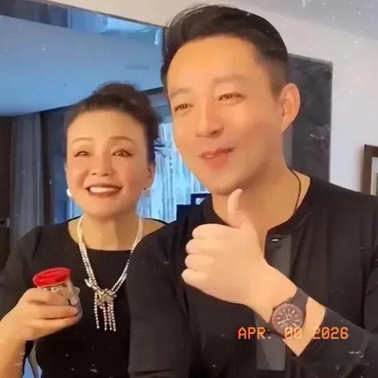 汪小菲醒悟了，为新店剪彩提母亲张兰，态度转变，筱梅与闺蜜聚会